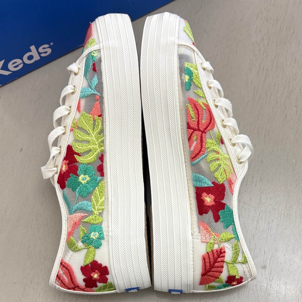 Keds Triple Kick NIB embroidered tropical floral sneakers. SO GORGEOUS - Picture 4 of 8